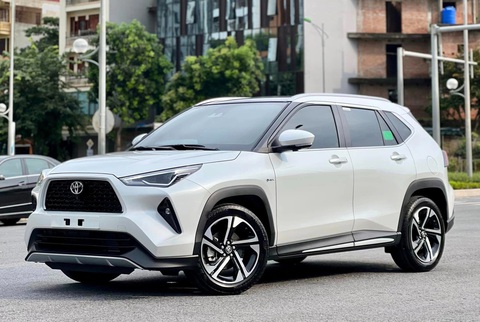 Toyota Việt Nam ra mắt Fortuner mới, giảm giá niêm yết 2 xe gầm cao cỡ nhỏ- Ảnh 2. Toyota Yaris Cross có giá khởi điểm mới 650 triệu đồng - Ảnh: Đại lý Toyota/Facebook