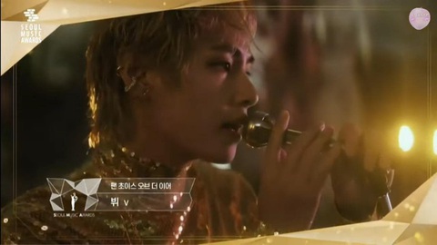 V của BTS thắng giải Fan Choice Of The Year - Ảnh: chụp màn hình V của BTS thắng giải Fan Choice of the Year - Ảnh chụp màn hình