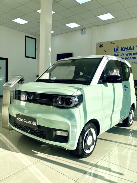 Tin tức giá xe: Wuling MiniEV giảm giá, rẻ gần như xe máy- Ảnh 5. Động cơ điện của xe có công suất 26,82 mã lực, thấp một chút so với mẫu xe máy tay ga Honda SH350i (28,8 mã lực). Mô men xoắn là 85Nm, gấp gần 3 lần so với SH350i bởi đây là động cơ điện. Hệ dẫn động cầu sau. Tốc độ tối đa của xe giới hạn ở 100km/h. Cả 2 bản pin đều có chế độ lái Eco/Sport - Ảnh: Đại lý Wuling/Facebook