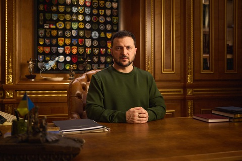 Ukraine và phương Tây vững tin Nga đang thiệt hại nặng- Ảnh 1. Tổng thống Ukraine Volodymyr Zelensky phát biểu nhân dịp đón năm mới vào hôm 31-12-2023 - Ảnh: REUTERS