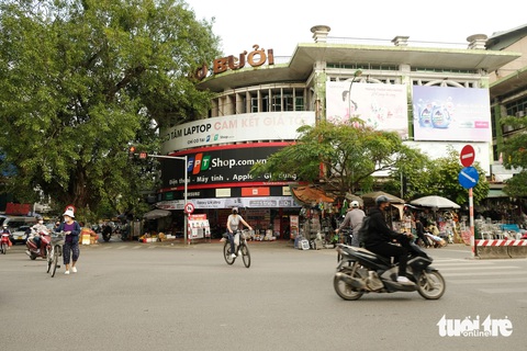 Tháng chạp đi chợ người giàu, người nghèo Hà Nội: Ngày xưa dễ mua, dễ bán hơn giờ- Ảnh 1. Theo nhà văn Nguyễn Ngọc Tiến -