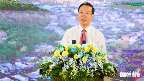 ‘Con bò giống, túi quà, cân gạo… là món quà ý nghĩa, thấm tình quân dân'- Ảnh 1. Chủ tịch nước Võ Văn Thưởng phát biểu tại chương trình "Xuân biên phòng ấm lòng dân bản" - Ảnh: CHÍ CÔNG