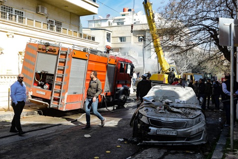 Xe cứu hỏa có mặt tại hiện trường ở Damascus, Syria - Ảnh: AFP Xe cứu hỏa có mặt tại hiện trường ở Damascus, Syria - Ảnh: AFP