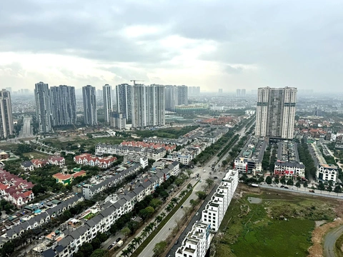 Áp thuế cao với người nhiều nhà, đất: Khó nhưng phải làm- Ảnh 3. Ủy ban Thường vụ Quốc hội có đề nghị Chính phủ cần sớm áp mức thuế cao hơn với người có nhiều nhà đất nhằm điều tiết chênh lệch địa tô có được do quy hoạch của Nhà nước. Trong ảnh: khu đất, nhà ở tại huyện Hoài Đức, Nam Từ Liêm (Hà Nội) - Ảnh: THÀNH CHUNG