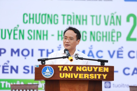 Ông Nguyễn Hoàng Nguyên - Phó Tổng biên tập báo Tuổi Trẻ phát biểu tại chương trình - Ảnh: TRUNG TÂN Ông Nguyễn Hoàng Nguyên - Phó Tổng biên tập báo Tuổi Trẻ, phát biểu tại chương trình - Ảnh: TRUNG TÂN