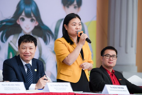 Ths Hoàng Thúy Nga, Vụ Giáo dục đại học, Bộ Giáo dục và Đào tạo giải đáp những thông tin chung về kỳ tuyển sinh 2024 - Ảnh: NAM TRẦN ThS Hoàng Thúy Nga, Vụ Giáo dục đại học, Bộ Giáo dục và Đào tạo, giải đáp những thông tin chung về kỳ tuyển sinh 2024, tại chương trình tư vấn sáng 20-1 ở Nam Định - Ảnh: NAM TRẦN
