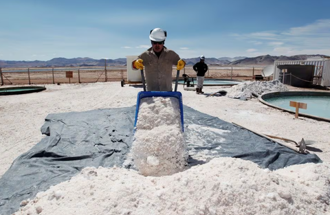 Thái Lan phát hiện mỏ vàng trắng gần 15 triệu tấn- Ảnh 1. Khai thác lithium tại Argentina - Ảnh: REUTERS