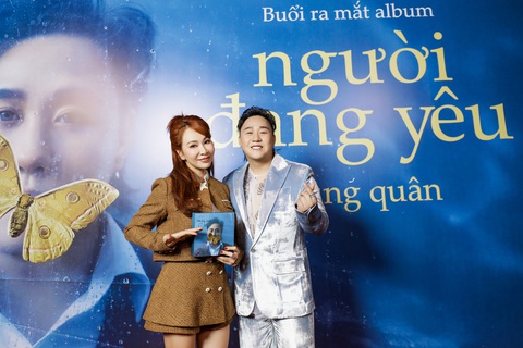 Trung Quân chơi tất tay với album kỷ niệm 15 năm ca hát, ra mắt cùng lúc 8 MV cho 'đã cái nư'- Ảnh 2. Ca sĩ Uyên Linh đến chúc mừng Trung Quân ra mắt album đầu tay