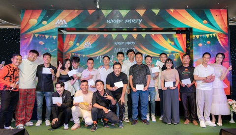 Lý Hải dùng tiền túi, thưởng nóng cho ê kíp Lật mặt 7- Ảnh 2. Đạo diễn Lý Hải móc hầu bao thưởng riêng cho nhiều thành viên ê kíp Lật mặt 7 để khích lệ tinh thần