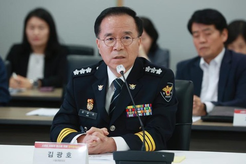 Ngày 19-1, cơ quan công tố Hàn Quốc tuyên bố truy cứu hình sự cảnh sát trưởng thủ đô Seoul Kim Kwang Ho liên quan đến vụ giẫm đạp tại phố Itaewon ngày 29-10-2022 - Ảnh: YONHAP Ngày 19-1, cơ quan công tố Hàn Quốc tuyên bố truy cứu hình sự cảnh sát trưởng thủ đô Seoul Kim Kwang Ho liên quan đến vụ giẫm đạp tại phố Itaewon ngày 29-10-2022 - Ảnh: YONHAP