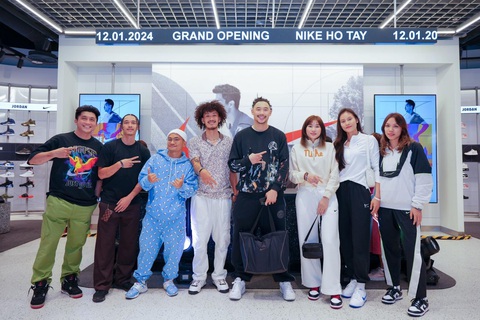 Nike thả khinh khí cầu ‘ảo’ bay quanh Hà Nội nhân dịp khai trương cửa hàng- Ảnh 4. Nike thả khinh khí cầu ‘ảo’ bay quanh Hà Nội nhân dịp khai trương cửa hàng- Ảnh 4.