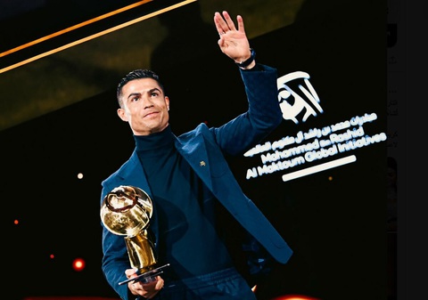 Tin tức thể thao sáng 20-1: Iran đoạt vé đi tiếp ở Asian Cup; Ronaldo 'thắng đậm' ở Globe Soccer- Ảnh 2. Ronaldo được vinh danh tại Gala Globe Soccer 2023 - Ảnh: REUTERS