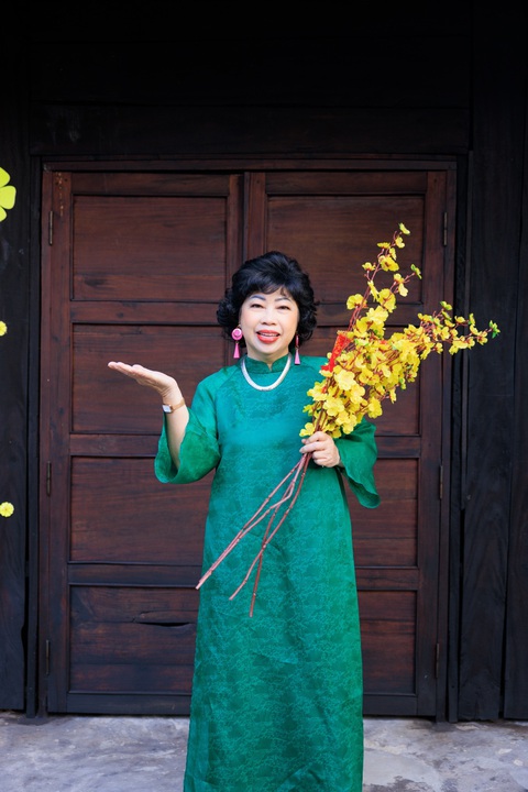 'Tết đến rồi về nhà thôi' cùng Thu Trang, Tiến Luật- Ảnh 2. Nghệ sĩ Phi Phụng