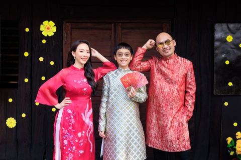 'Tết đến rồi về nhà thôi' cùng Thu Trang, Tiến Luật- Ảnh 1. Thu Trang - Tiến Luật đưa con trai Andy cùng đóng phim Tết