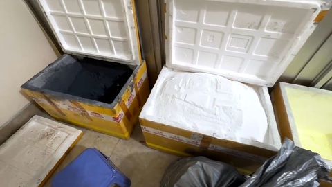 Đột kích nơi bán tiền chất thuốc nổ để sản xuất pháo lậu ở Gò Vấp- Ảnh 2. Bột nhôm đen và lưu huỳnh được tàng trữ số lượng lớn - Ảnh: Công an cung cấp