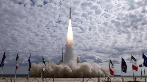 Tên lửa Qaem-100 đưa vệ tinh Soraya của Iran vào quỹ đạo - Ảnh: @IranObserver/X (Twitter) Tên lửa Qaem-100 đưa vệ tinh Sorayya của Iran vào quỹ đạo - Ảnh: @IranObserver/X (Twitter)