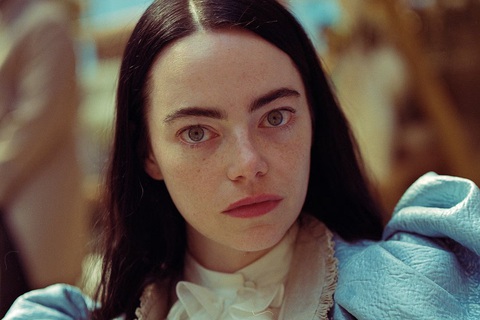 Poor Things ngập cảnh nóng bạo liệt của Emma Stone, top đầu BAFTA vì sao?- Ảnh 1. Emma Stone trong Poor Things, bộ phim đánh dấu sự tái hợp của cô với đạo diễn Yorgos Lanthimos - Ảnh: Variety