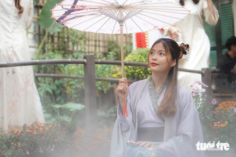 Không chỉ có Việt phục, cổ phục Trung Quốc cũng được giới trẻ yêu thích - Ảnh: NGUYỄN HIỀN Không chỉ có Việt phục, cổ phục Trung Quốc cũng được giới trẻ yêu thích - Ảnh: NGUYỄN HIỀN