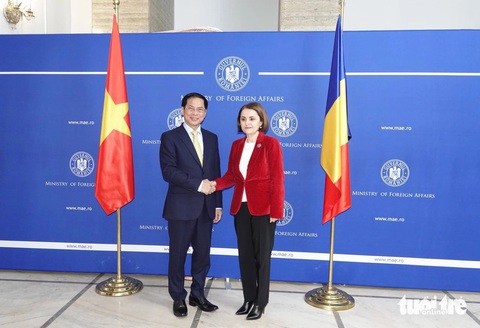 Bộ trưởng Bộ Ngoại giao Bùi Thanh Sơn gặp Ngoại trưởng Romania Luminita Odobescu tại Bucharest ngày 21-1 - Ảnh: QUỲNH TRUNG Bộ trưởng Bộ Ngoại giao Bùi Thanh Sơn gặp Ngoại trưởng Romania Luminita Odobescu tại Bucharest ngày 21-1 - Ảnh: QUỲNH TRUNG