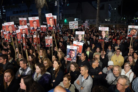 Người thân của con tin và người ủng hộ ở Tel Aviv biểu tình phản đối Chính phủ của Thủ tướng Benjamin Netanyahu, ngày 20-1 - Ảnh: AFP Người thân của con tin và người ủng hộ ở Tel Aviv biểu tình phản đối chính phủ của Thủ tướng Benjamin Netanyahu, ngày 20-1 - Ảnh: AFP