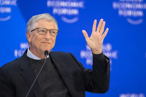 Hàng loạt tỉ phú, triệu phú đồng lòng trả thêm thuế- Ảnh 1. Tỉ phú Bill Gates tại Diễn đàn Kinh tế thế giới (WEF) ở Davos, Thụy Sĩ - Ảnh: BUSINESS INSIDER