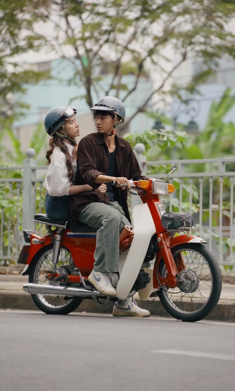 Tín Nguyễn làm phim ngắn lấy cảm hứng từ sáng tác của 'mèo cả' Phương Uyên- Ảnh 3. Phim ngắn Ta còn yêu nhau? gồm 5 tập đã chính thức lên sóng trên kênh TikTok của Tín Nguyễn.