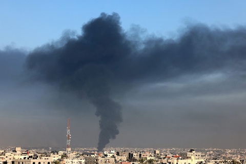 Khu vực Khan Yunis ở miền nam Israel bị tấn công ngày 21-1 - Ảnh: AFP Khu vực Khan Yunis ở miền nam Israel bị tấn công ngày 21-1 - Ảnh: AFP