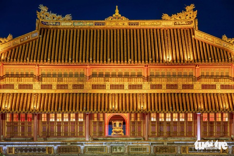 Trung tâm Bảo tồn di tích cố đô Huế: 42 năm hồi sinh di sản- Ảnh 1. Lầu Ngũ Phụng trên Ngọ Môn Huế vừa được trùng tu sau nhiều năm rệu rã - Ảnh: NGUYỄN T.A. PHONG