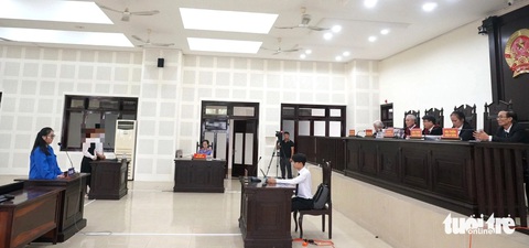 Nữ giám đốc lừa đảo chuyến bay giải cứu khai: Bị cáo ngu dốt, nợ nần...- Ảnh 2. Phiên tòa xét xử nữ giám đốc lừa đảo chiếm đoạt tài sản - Ảnh: ĐOÀN CƯỜNG