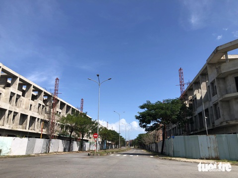 Những 'cánh đồng' cỏ nuôi trâu, bò trong khu đô thị- Ảnh 5. Nhiều dự án đô thị tại Đà Nẵng trong cảnh "đắp chiếu" - Ảnh: ĐOÀN CƯỜNG