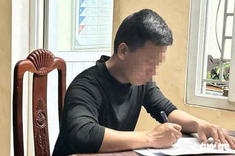 Tạm giữ hình sự thượng úy quân đội có nồng độ cồn lao xe vào CSGT- Ảnh 2. Tài xế Đoàn tại cơ quan công an - Ảnh: Công an cung cấp