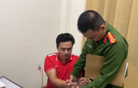 Bắt tạm giam thầy dạy võ nghi hiếp dâm nhiều nam học trò- Ảnh 1. Bị can Phạm Huỳnh Minh Thịnh bị khởi tố tội hiếp dâm trẻ em - Ảnh: Công an Quảng Ngãi