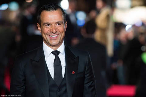 'Siêu cò' Mendes tiết lộ số tiền 'khủng' từ việc bán cầu thủ- Ảnh 1. Jorge Mendes từng là trợ thủ đắc lực cho Cristiano Ronaldo - Ảnh: TOPMERCATO