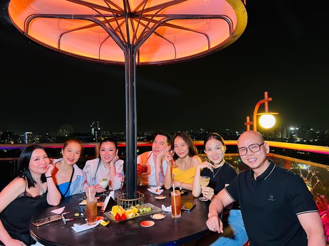 Mỹ Lệ, Đức Tuấn, Nathan Lee, Thu Minh 'gương vỡ lại lành' sau ồn ào?- Ảnh 2. Dàn nghệ sĩ Việt tươi rói trong ngày tái ngộ