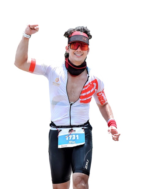 Diễn viên Nhan Phúc Vinh: Chạy 100km, chơi Full Ironman 140.6- Ảnh 4. Nhan Phúc Vinh tham dự cuộc thi Ironman 70.3 tại Đà Nẵng năm 2023 - Ảnh: NVCC