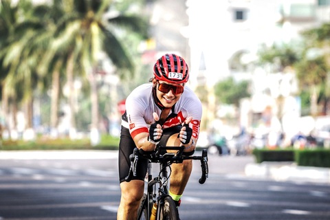 Diễn viên Nhan Phúc Vinh: Chạy 100km, chơi Full Ironman 140.6- Ảnh 1. Nhan Phúc Vinh trên hành trình chinh phục các giải ultra marathon, ba môn phối hợp trong và ngoài nước - Ảnh: NVCC