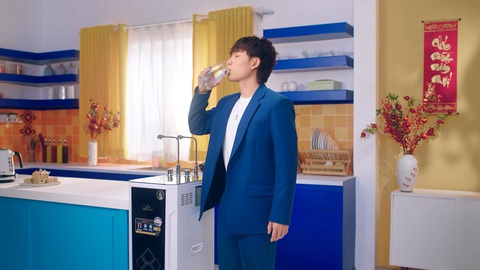 ‘Bí quyết’ để Tết nhẹ - nhàn của Trúc Nhân qua bản remake ‘Thật bất ngờ’- Ảnh 4. ‘Bí quyết’ để Tết nhẹ - nhàn của Trúc Nhân qua bản remake ‘Thật bất ngờ’- Ảnh 4.