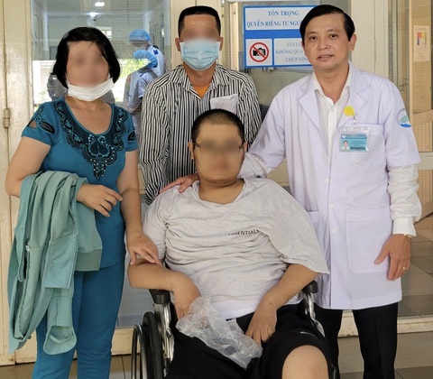 Cứu sống thanh niên nguy kịch do sốt xuất huyết nặng- Ảnh 2. Bệnh nhân đã hồi phục, xuất viện về nhà sau 32 ngày điều trị tích cực - Ảnh: Bệnh viện cung cấp