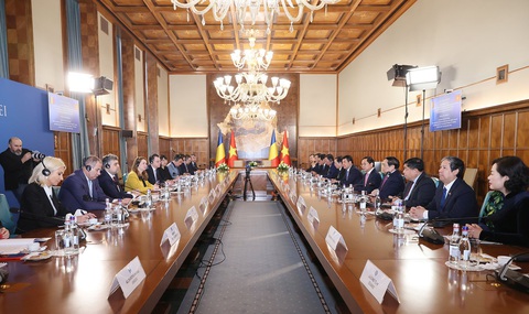 Việt Nam, Romania ký 19 văn kiện hợp tác- Ảnh 3. Quang cảnh cuộc hội đàm giữa hai Thủ tướng - Ảnh: NHẬT BẮC