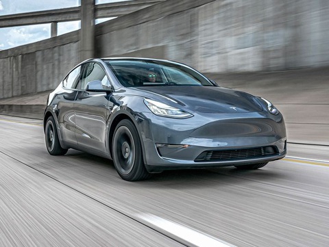 Mẫu xe điện bán chạy nhất tại nơi xe xăng đang thống trị- Ảnh 2. Thành công của Tesla Model Y được đánh giá là ngoại lệ, vì chỉ duy nhất dòng xe này là xe điện trong top 30 xe bán chạy nhất châu Âu - Ảnh: Car and Driver