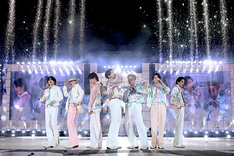 Tại sao cả thế giới chi bộn tiền cho K-pop?- Ảnh 1. BTS là một trong những đại diện mở đường cho làn sóng K-pop ở Mỹ - Ảnh: BigHit