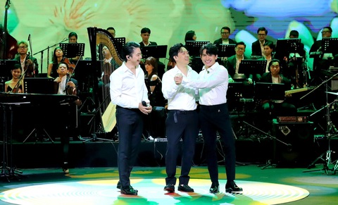 Lân Nhã, Lê Hiếu, Quốc Thiên hát nhạc xuân - Ảnh: NVCC Lân Nhã, Lê Hiếu, Quốc Thiên hát nhạc xuân - Ảnh: NVCC