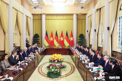 21 phát đại bác chào mừng Tổng thống Đức thăm cấp nhà nước Việt Nam sau 17 năm- Ảnh 9. Toàn cảnh cuộc hội đàm giữa Chủ tịch nước Võ Văn Thưởng và Tổng thống Đức Frank-Walter Steinmeier - Ảnh: NGUYỄN KHÁNH