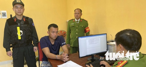 Công bố số điện thoại cá nhân, giám đốc công an tỉnh nhận 3/4 là tin nhắn ‘gì đâu’- Ảnh 2. Công an tỉnh Thừa Thiên Huế bắt giữ Đặng Văn Được, nghi phạm vụ cướp ngân hàng ở tỉnh Quảng Nam chỉ sau 1 ngày gây án, một phần nhờ tin báo của nhân dân - Ảnh: TRẦN HỒNG