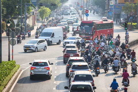 Tin tức sáng 29-1: Giá USD thị trường tự do 'nhảy múa' gần Tết- Ảnh 4. Từ ngày 1-2-2024, mức thu phí sử dụng đường bộ được áp dụng theo quy định mới - Ảnh: PHƯƠNG QUYÊN