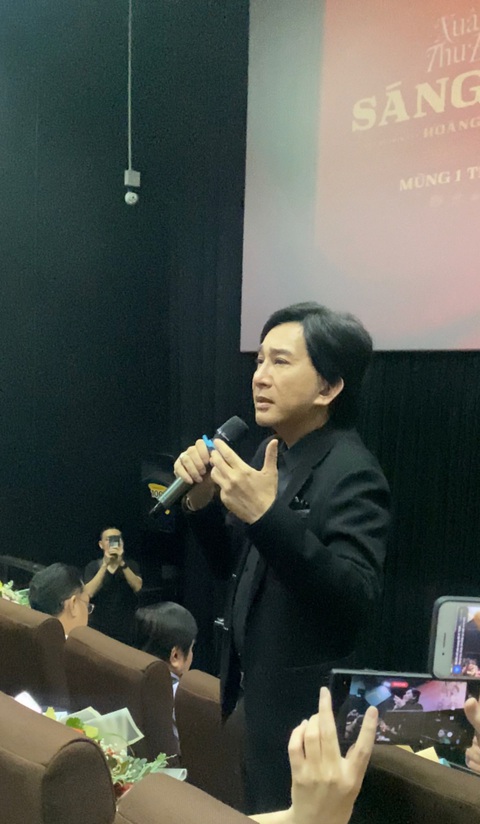 'Ẩn mặt' trong trailer phim điện ảnh, vì sao Kim Tử Long vẫn vui như Tết?- Ảnh 1. Kim Tử Long kể kỷ niệm bị "hành" lên bờ xuống ruộng khi quay phim Sáng đèn