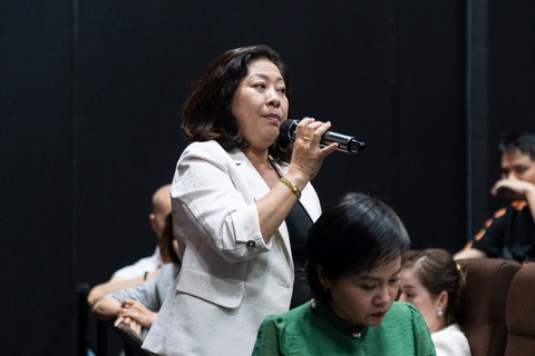 Dàn diễn viên 'Sáng đèn' người nức nở, người tấu hài tại ra mắt phim- Ảnh 5. Nghệ sĩ Lam Tuyền nghẹn ngào nhớ lại thời thanh xuân gắn bó với cải lương có cả những nốt lặng về ký ức đau thương với người chồng quá cố của mình.
