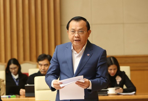 Đồ ăn uống, nhà ở và nhiều dịch vụ ‘rủ nhau’ tăng giá- Ảnh 2. Thứ trưởng Bộ Tài chính Lê Tấn Cận trình bày báo cáo - Ảnh: VGP