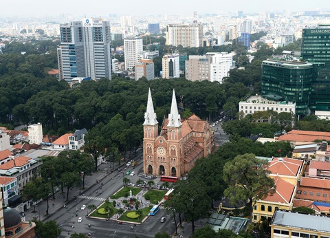 Trăm năm du xuân Sài Gòn - TP.HCM- Ảnh 11. Nhà thờ Đức Bà xưa và nay