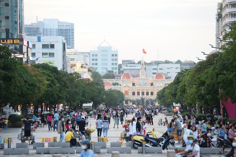 Trăm năm du xuân Sài Gòn - TP.HCM- Ảnh 7. Đường Kinh Lấp - đại lộ Charner - đại lộ Nguyễn Huệ xưa và nay